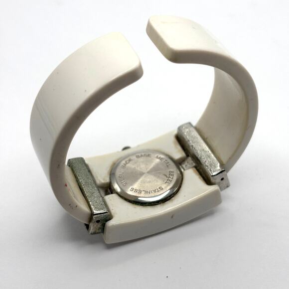 Y2K White Watch - Picture 4 of 4